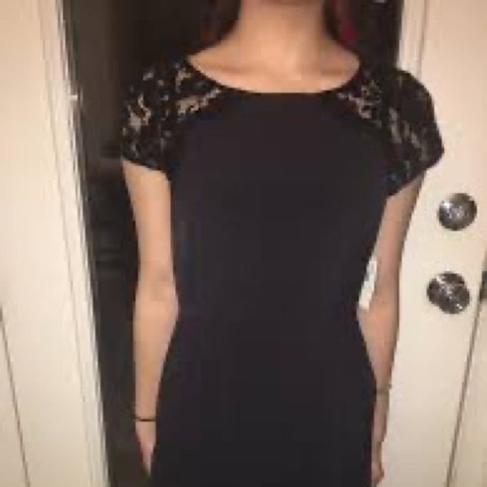⭐️ Aidan Mattox LBD black dress lace sleeve open back - Picture 10 of 10